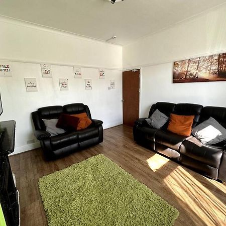 Spacious Holiday Home Near Tube Station - By Starlet Stays London Luaran gambar