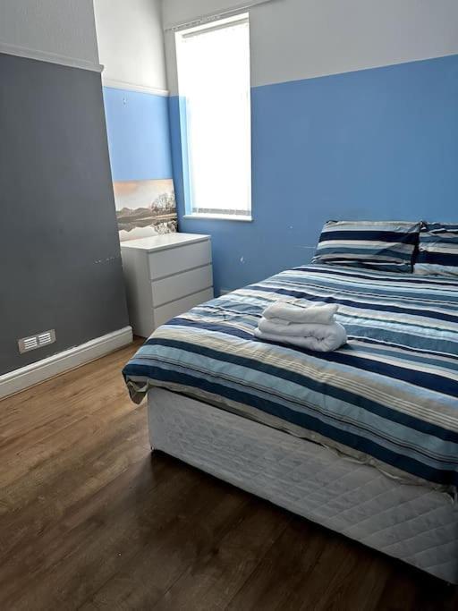 Spacious Holiday Home Near Tube Station - By Starlet Stays London Luaran gambar