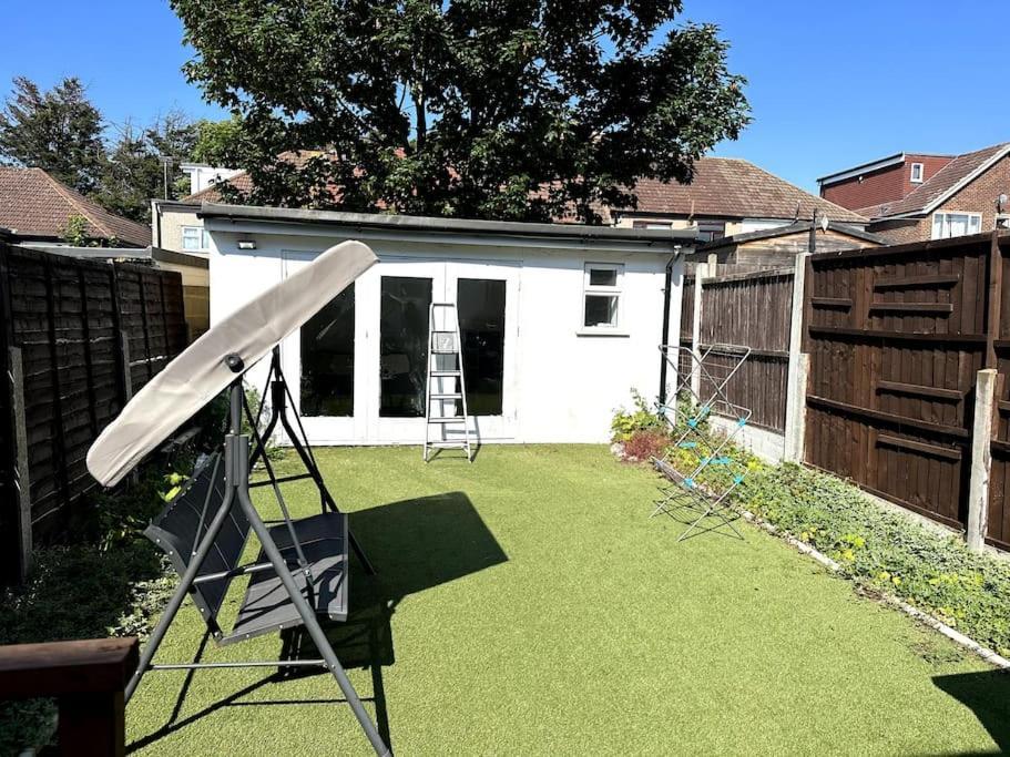 Spacious Holiday Home Near Tube Station - By Starlet Stays London Luaran gambar